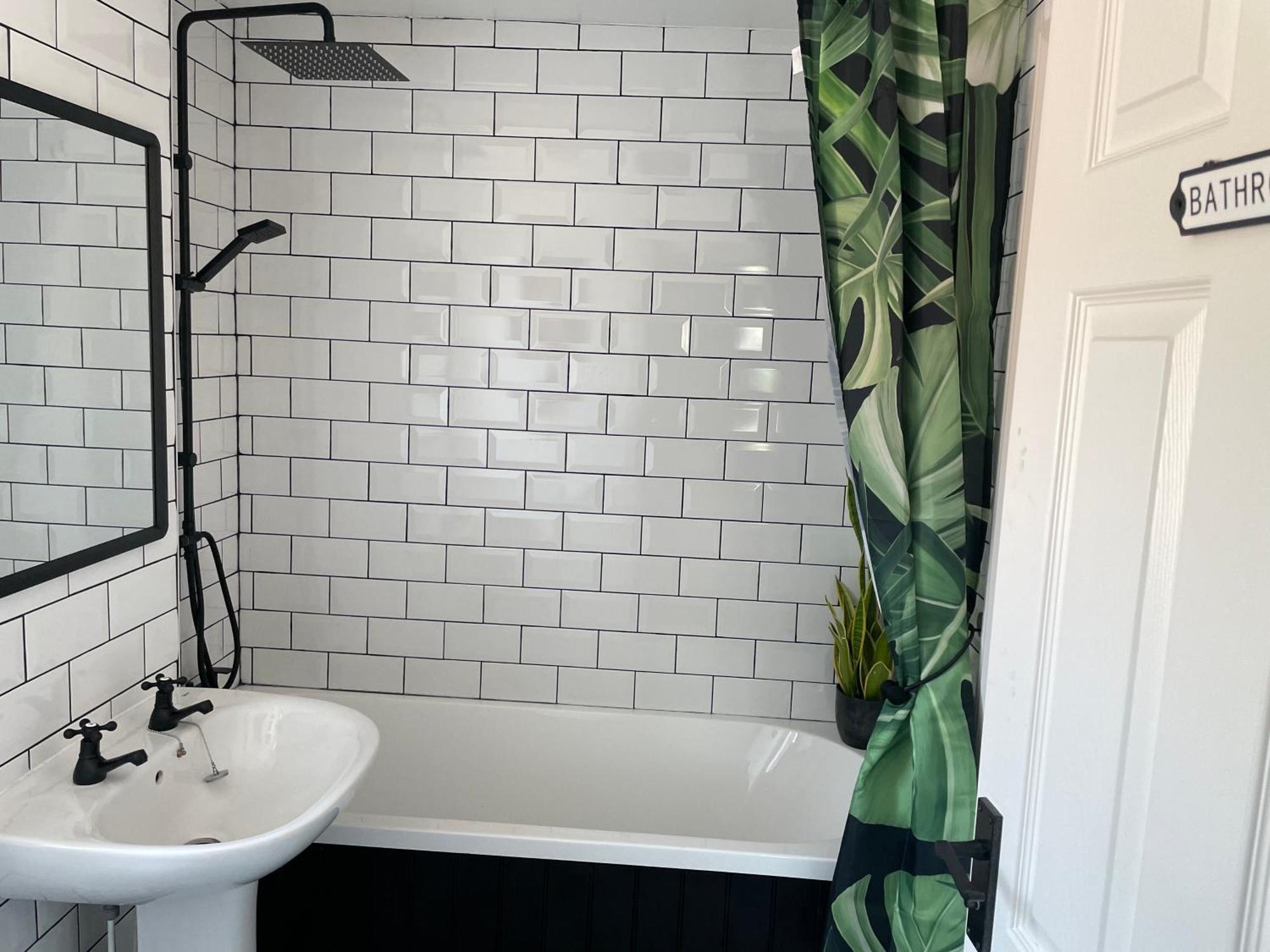 Cosy Home From Home With Private Bathroom - Free Parking Cardiff Exterior foto